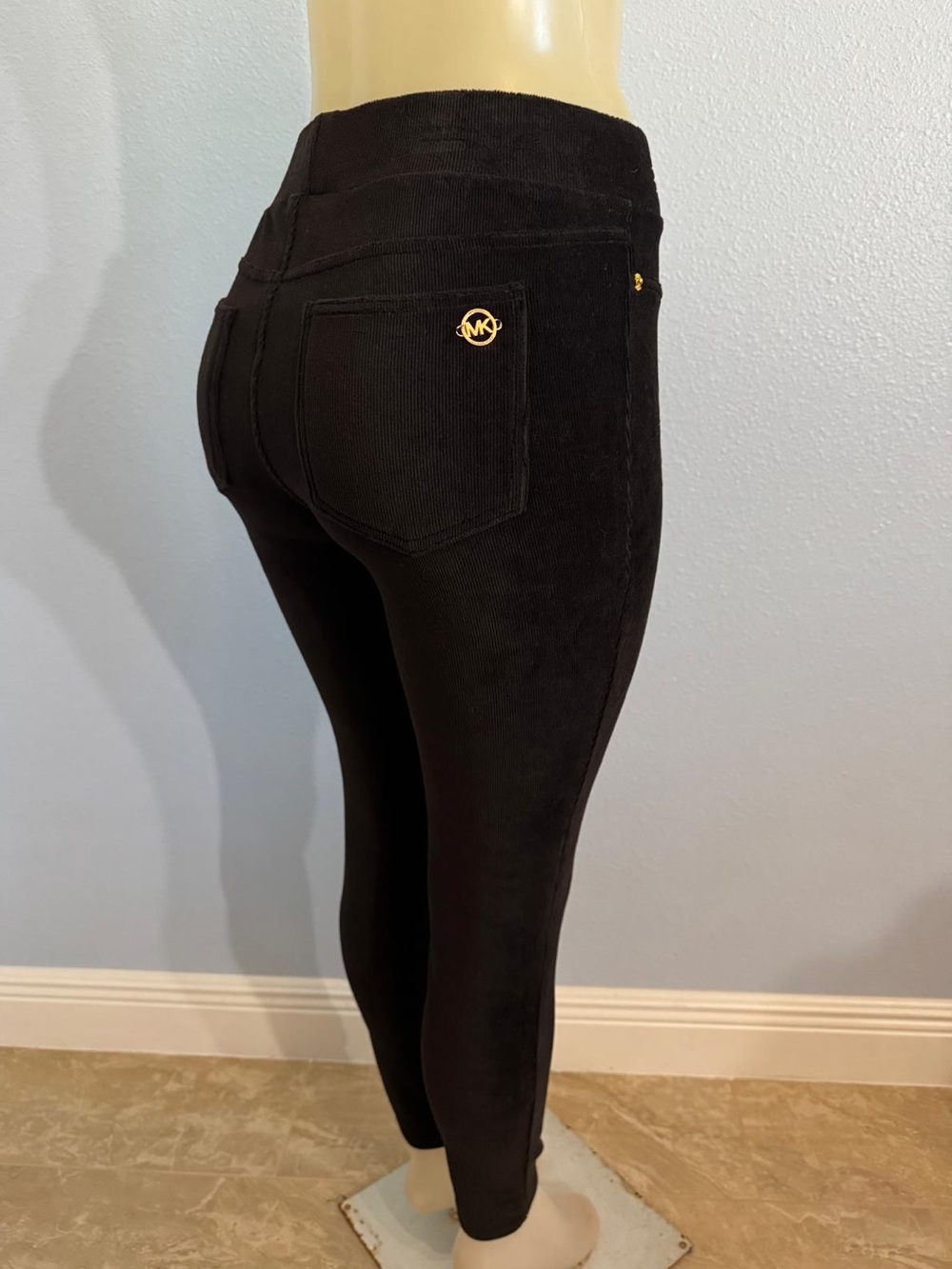Michael Kors Women's Corduroy
Pants Size Small Black Stretch Ribbed Soft Pant.